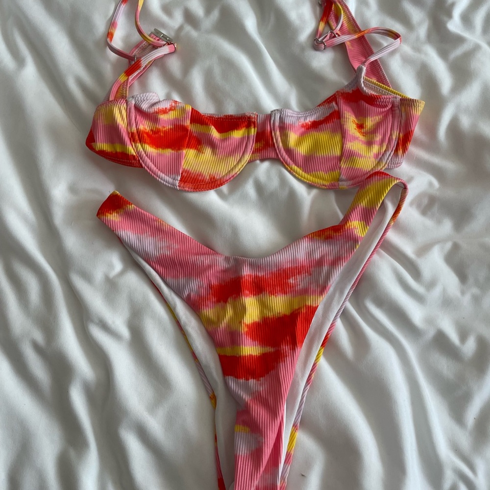 Tie dye underwire high cut bikini swimsuit size small